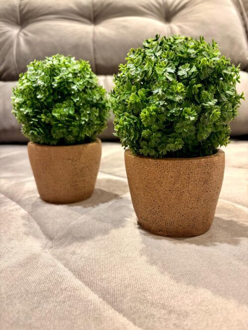 Maceta con planta artificial