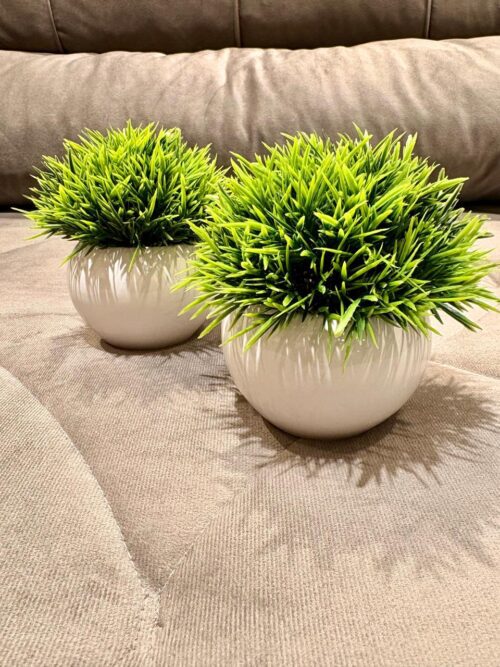 Maceta con planta artificial